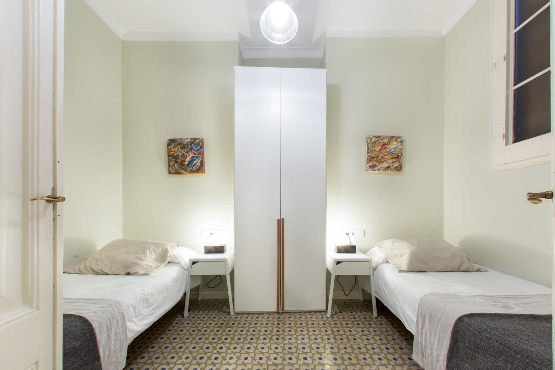 4bedroom With Balcony In Ramblas 3-2